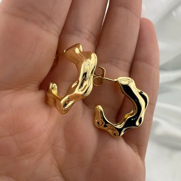 Zara 18k Gold Color Plated Wave Hoop Earrings - Picture 4 of 5